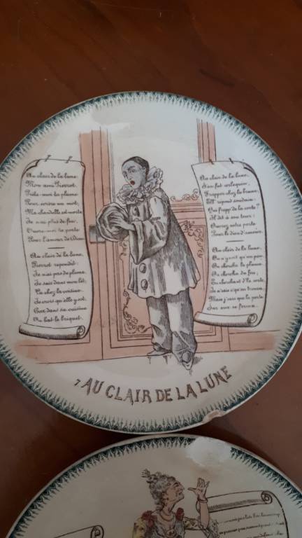 4 Assiettes collection chanson, Terre de fer | Puces Privées