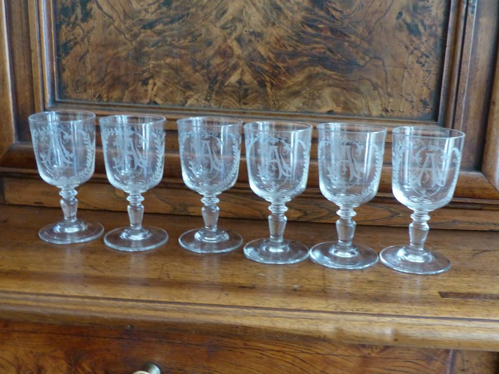 No - 342 -  Six verres à vin monogrammes  P  A et datés 1890 | Puces Privées