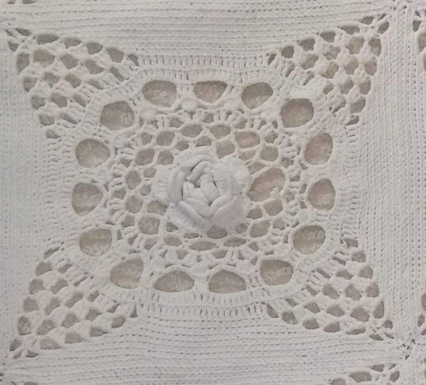 Ancien jeté de Lit Crocheté Mains Roses en Relief Coton .223 x 210 | Puces Privées