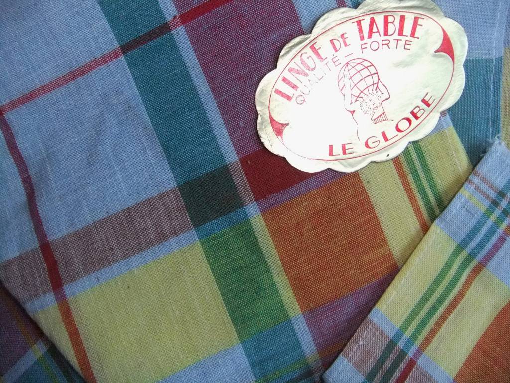 Nappe Vintage + 6 Serviettes . 140 x 136 cm | Puces Privées