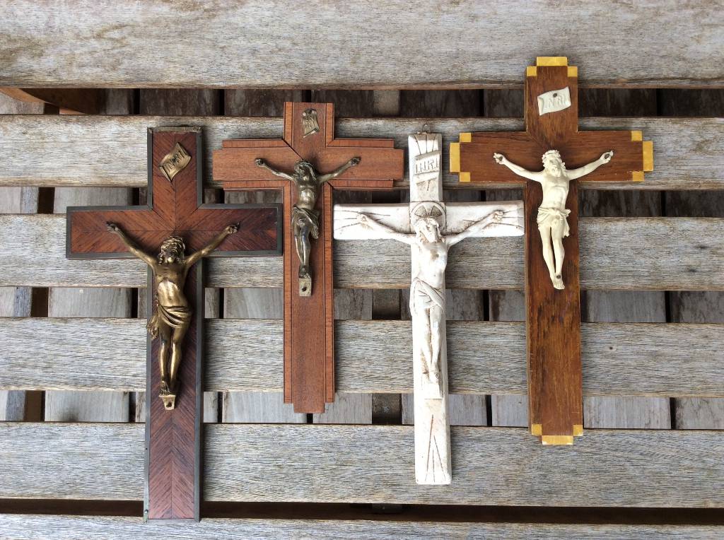 Lot de crucifix | Puces Privées