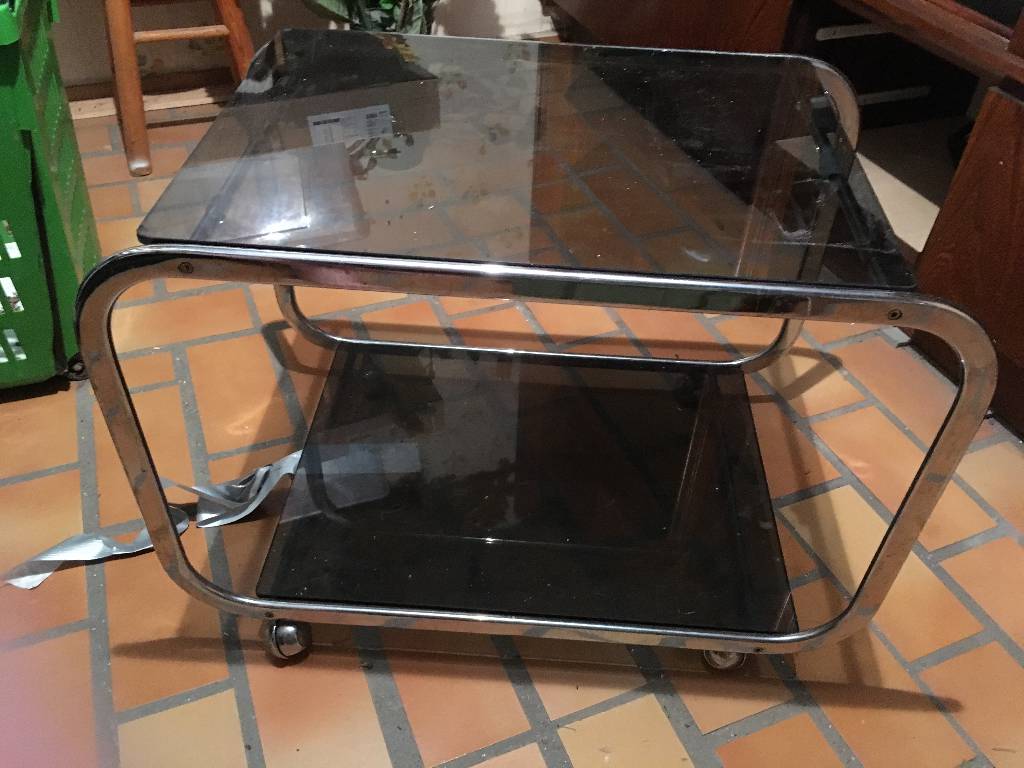 Table rétro en verre et métal | Puces Privées