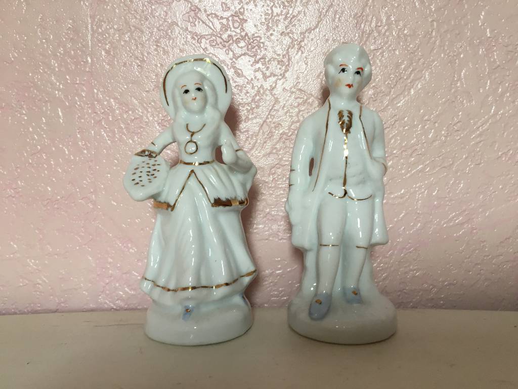 Figurines En Porcelaine | Puces Privées