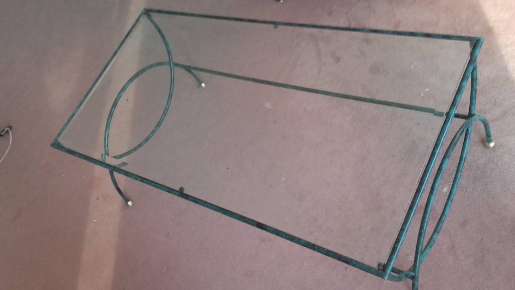 Table basse en verre sur métal | Puces Privées