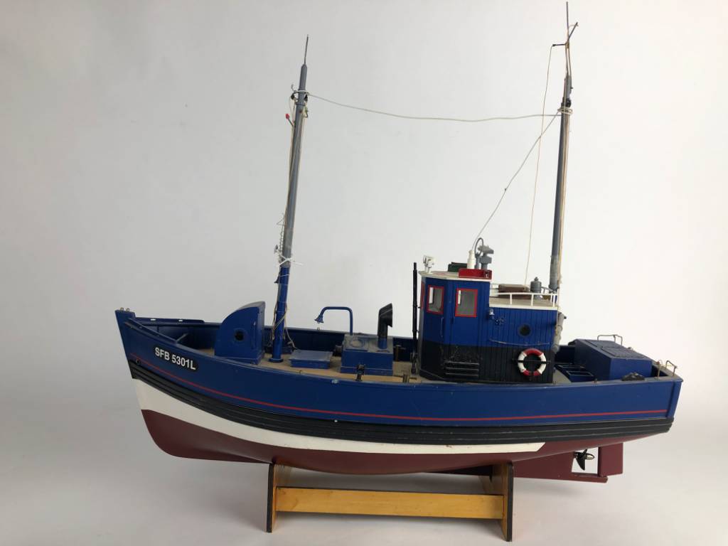 Maquette de Chalutier - bateau de peche - long 54 cm | Puces Privées