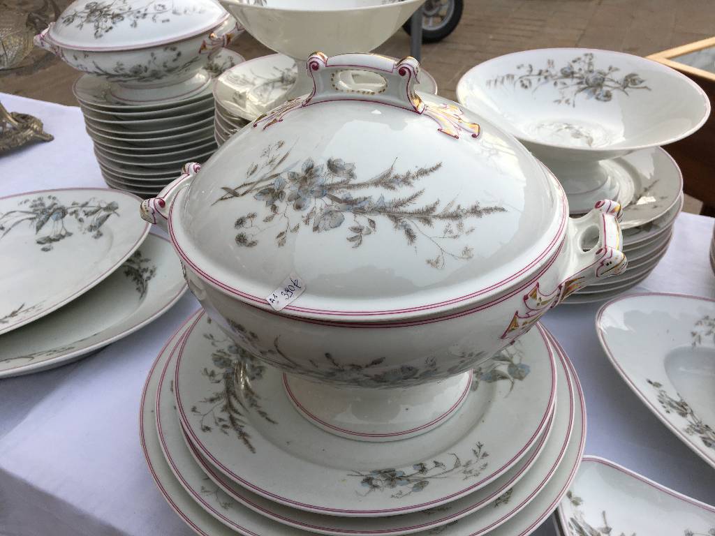 Service de table porcelaine de Limoges Charles,Field,Haviland Puces Privées Service de table porcelaine de Limoges Charles,Field,Haviland Puces Privées