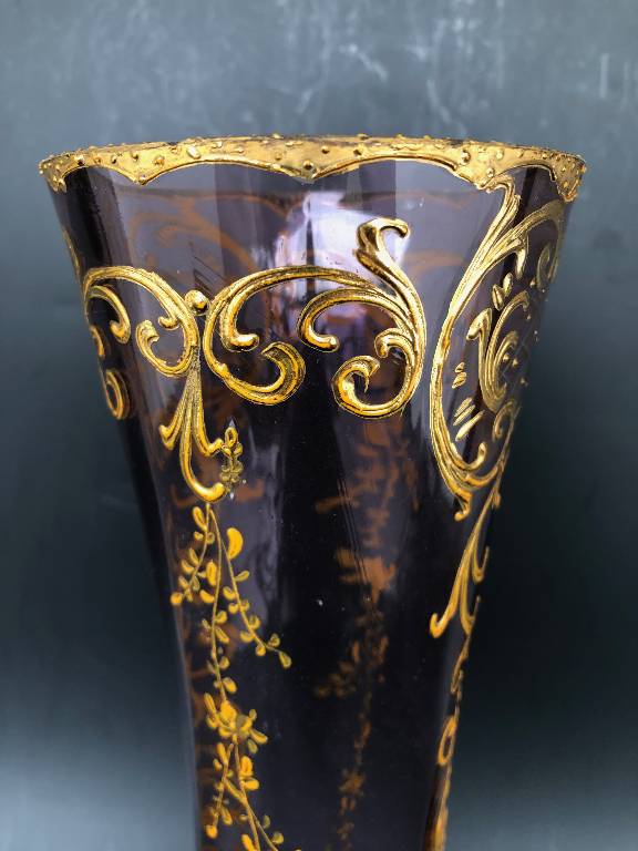 grand vase de 30.5 cm à facette en cristal émaillé signé MOSER KARLSBAD 1920 
