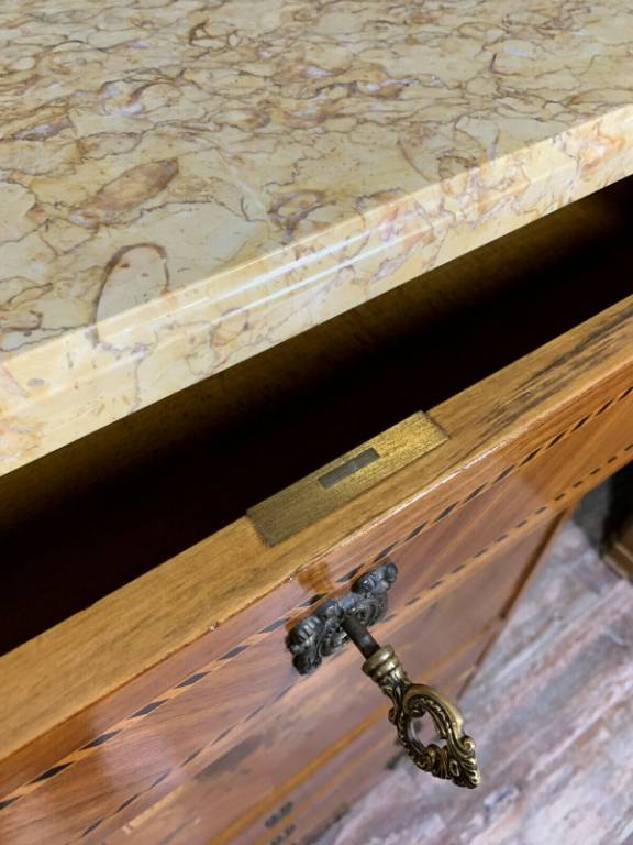 secrétaire Louis XV estampillé au fer en marqueterie de bois nobles vers 1900 | Puces Privées