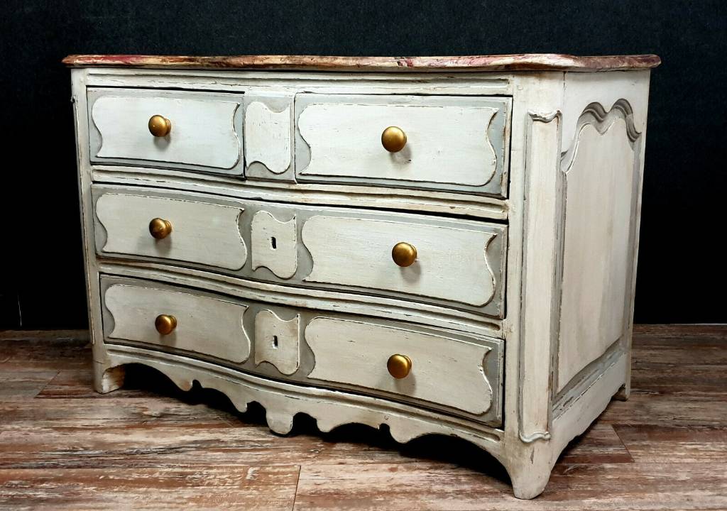 Superbe commode Parisienne époque Louis XIV a façade galbée en bois laqué | Puces Privées
