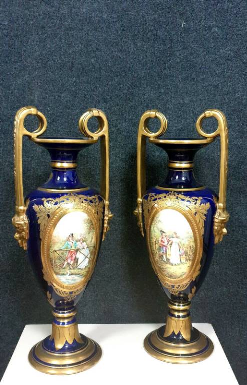 Magnifique paire de très grands vases en porcelaine de Paris bleue et or | Puces Privées
