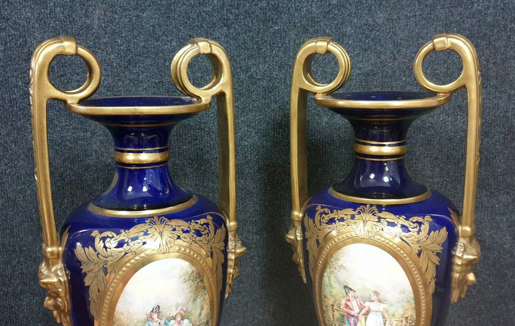 Magnifique paire de très grands vases en porcelaine de Paris bleue et or | Puces Privées