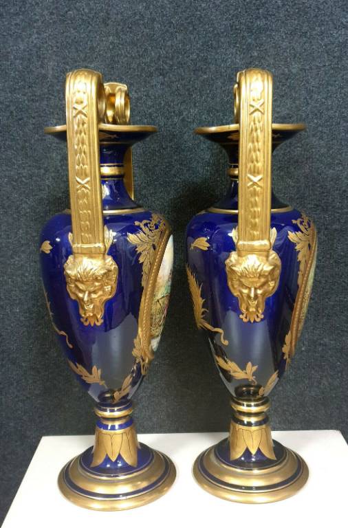 Magnifique paire de très grands vases en porcelaine de Paris bleue et or | Puces Privées