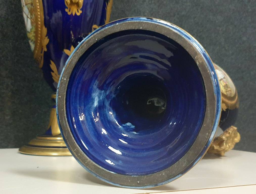 Magnifique paire de très grands vases en porcelaine de Paris bleue et or | Puces Privées
