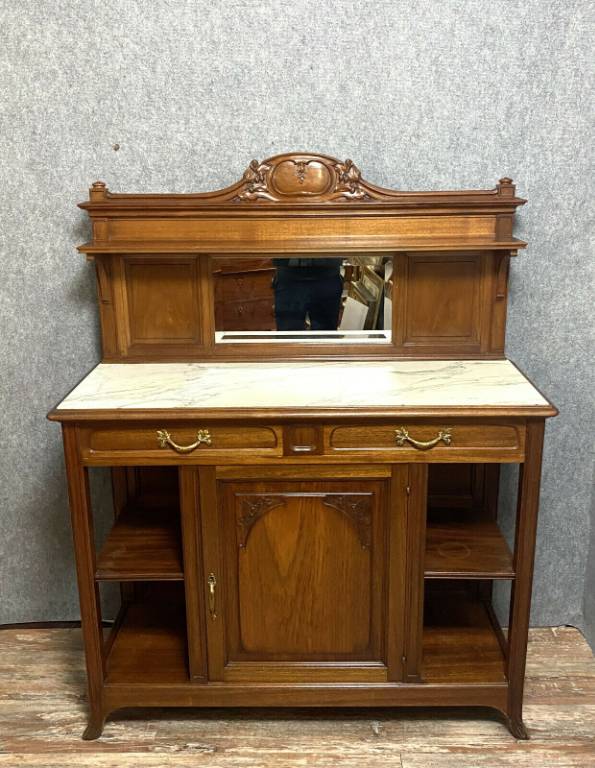 École de Nancy époque Art nouveau  joli buffet de salon en acajou à décors de sculptures | Puces Privées