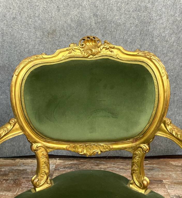 Somptueuse paire de fauteuils cabriolets Louis XV en bois doré vers 1850 | Puces Privées