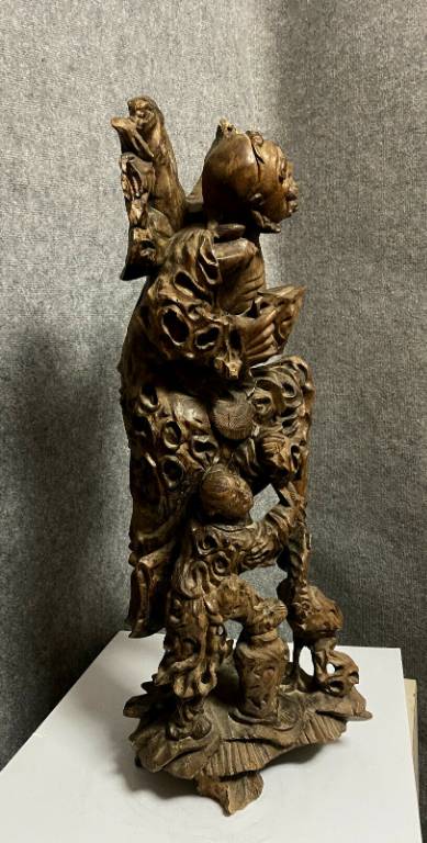 Chine début XIXème  Très importante sculpture en bois exotique figurant un immortel, | Puces Privées