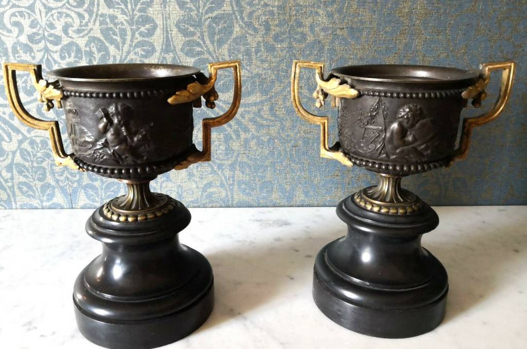 Superbe Paire de pots couverts époque Napoléon III en bronze a double patine | Puces Privées