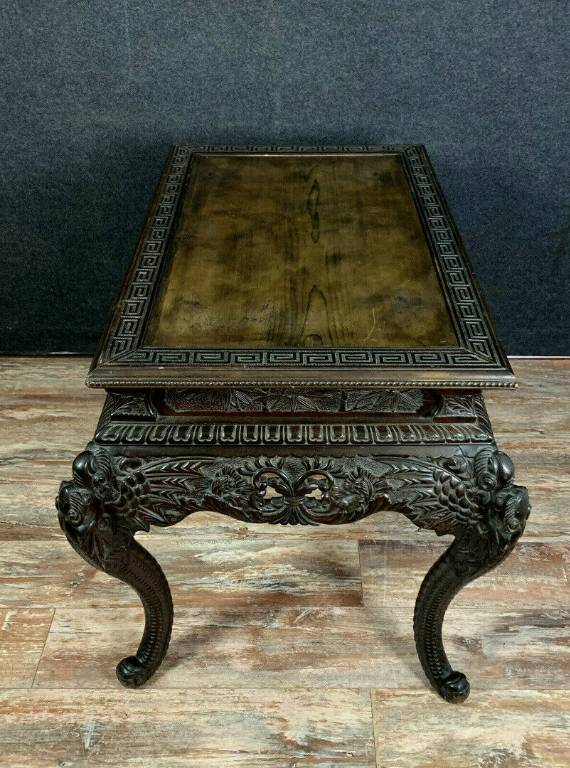 Table Japonisante en bois de fer a patine brune. | Puces Privées
