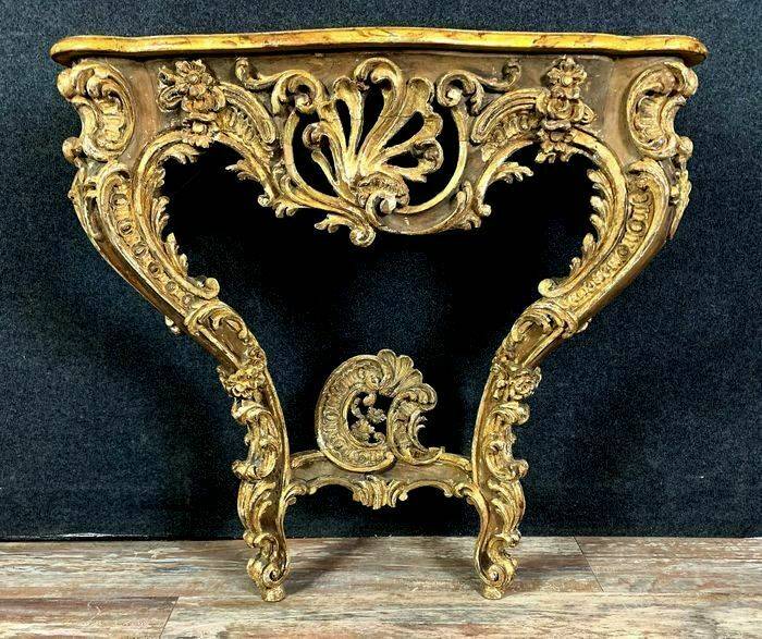 console Louis XV galbée en bois doré sur fond de laque | Puces Privées