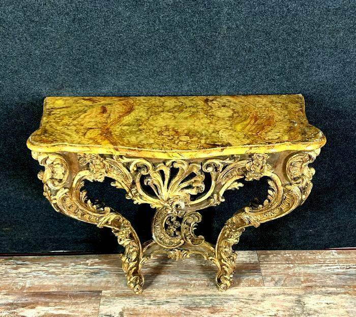console Louis XV galbée en bois doré sur fond de laque | Puces Privées