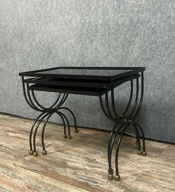 JANSEN  Trois tables Gigognes en métal patiné noir et or vers 1940. | Puces Privées