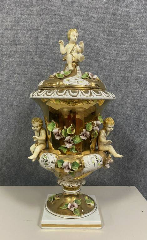 Cappodimonte  Immense paire de vases couverts en porcelaine or | Puces Privées