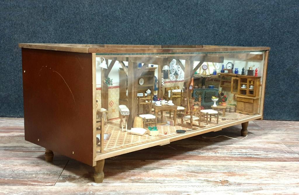 Très Rare diaporama sous verre figurant un intérieur complet de maison | Puces Privées