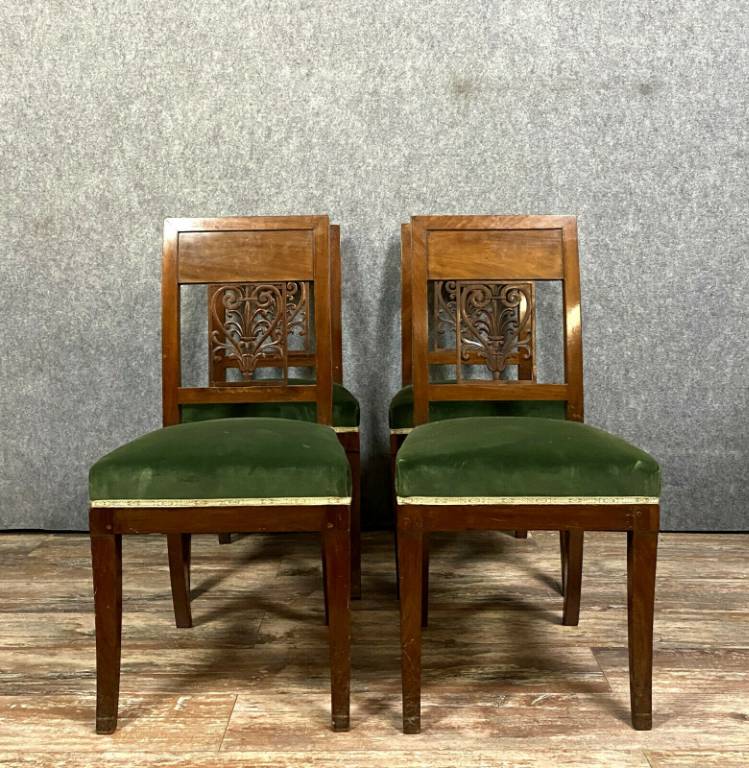 Rare série de 4 chaises époque Empire vers 1810 en acajou | Puces Privées