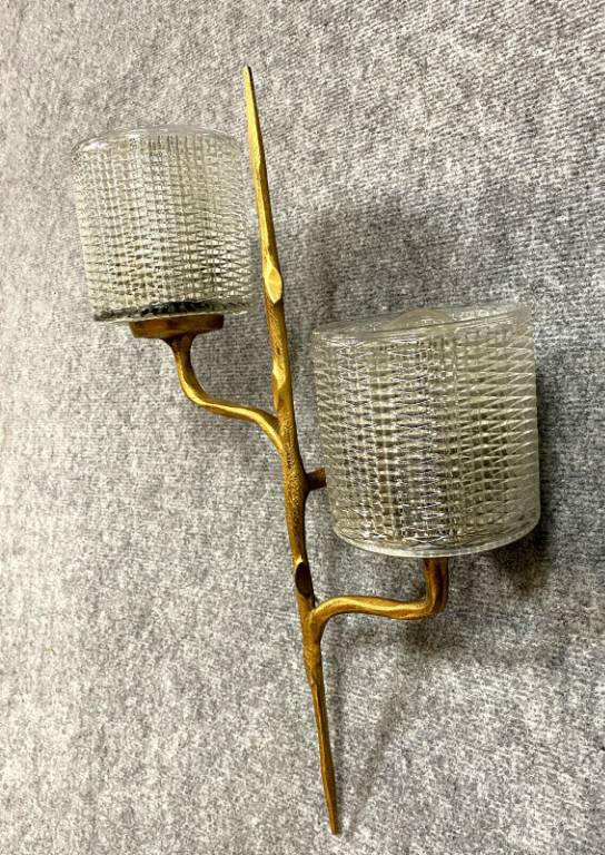 Félix Agostini pour la Maison Arlus Suite de deux appliques en bronze doré présentant deux bras de lumière s | Puces Privées