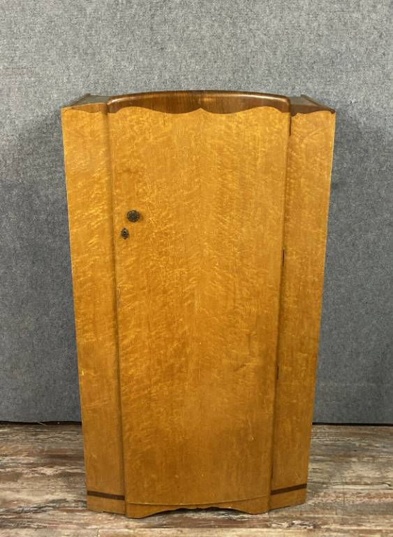 Rare armoire époque Art Deco en érable blond et sycomore vers 1940 | Puces Privées