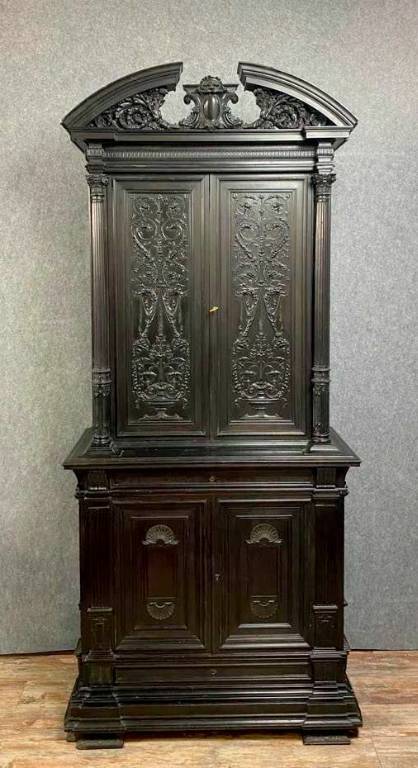 Cabinet bargueno de collectionneur Renaissance en bois noirci et incrustations de nacre vers 1850 | Puces Privées