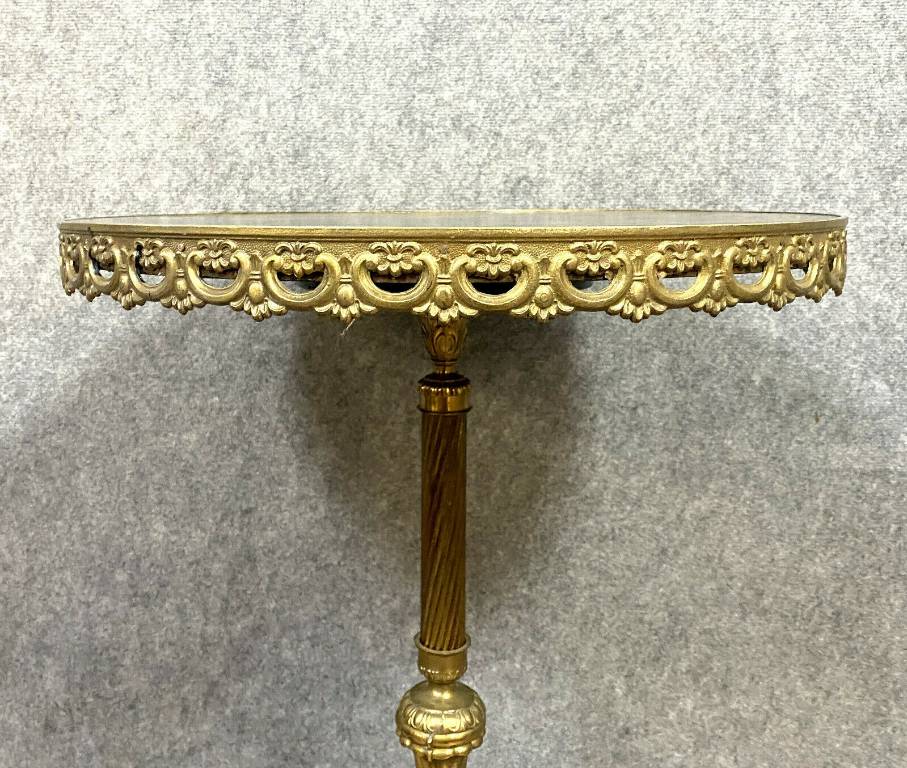 Superbe guéridon Empire en bronze et laiton doré a ceinture ajourée vers 1900 | Puces Privées