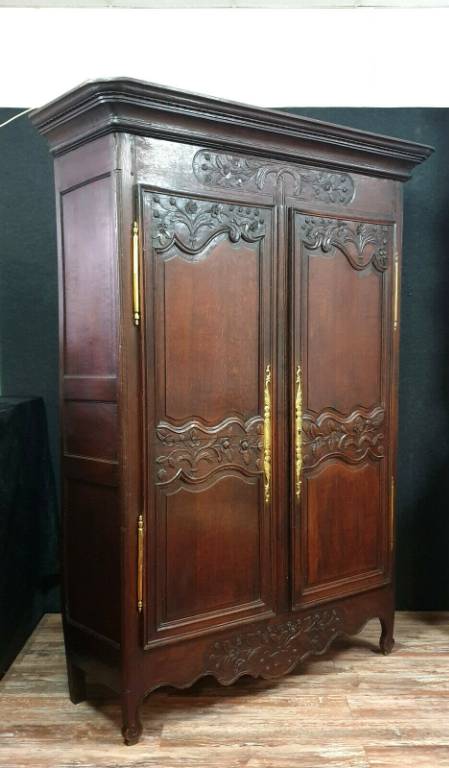 Superbe armoire de Mariage Normande époque Louis XV en chêne patiné | Puces Privées