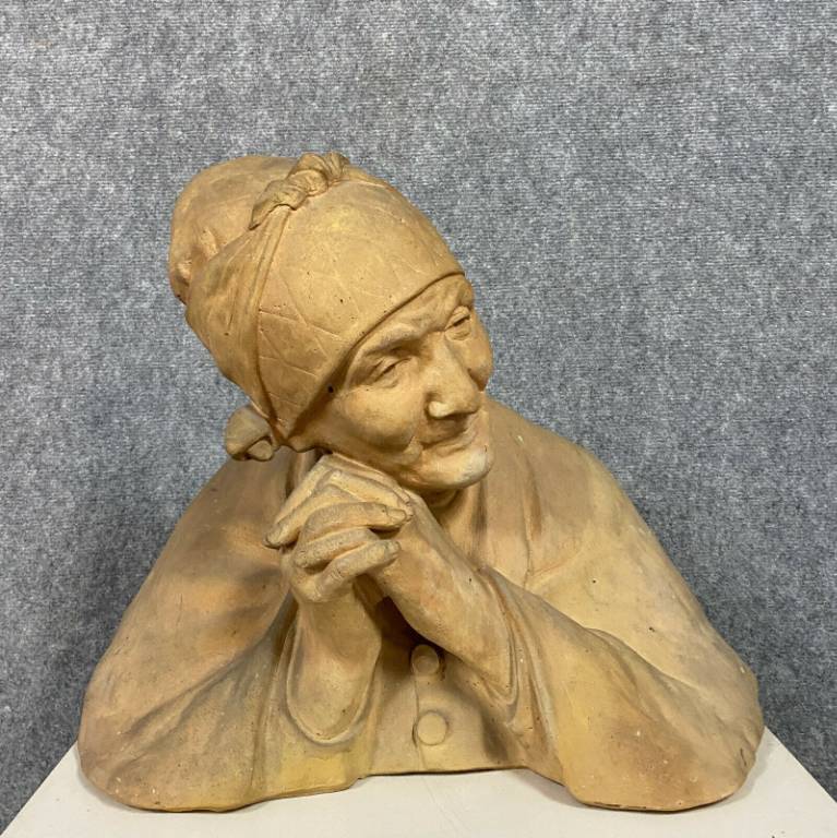 Berthe GIRARDET (1867-1940) Buste de vieille femme au fichu Terre cuite patinée | Puces Privées