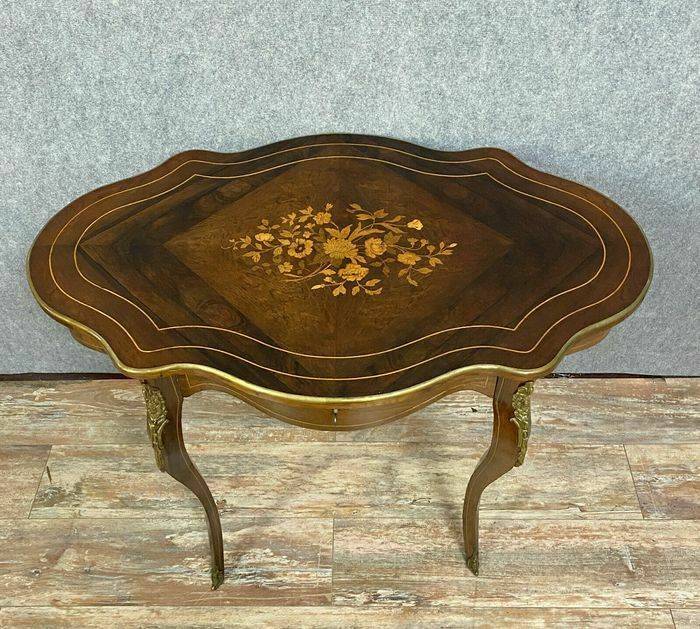 Superbe table bureau violonée époque Napoléon III en marquèterie au bouquet de fleurs | Puces Privées