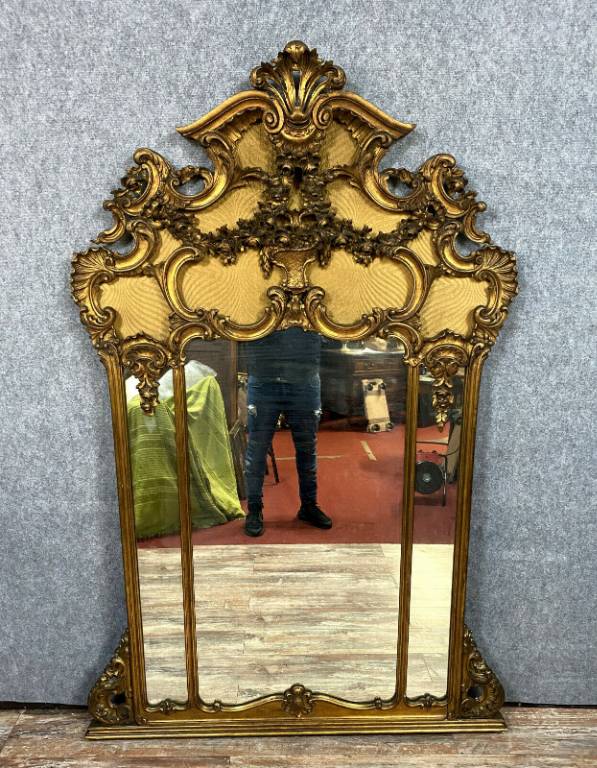 Très important miroir Louis XV de Château en bois doré vers 1850 | Puces Privées