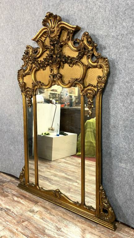 Très important miroir Louis XV de Château en bois doré vers 1850 | Puces Privées