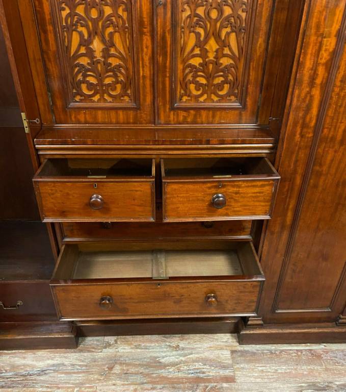 Très rare et luxueux meuble cabinet en acajou époque Napoléon III vers 1850 | Puces Privées
