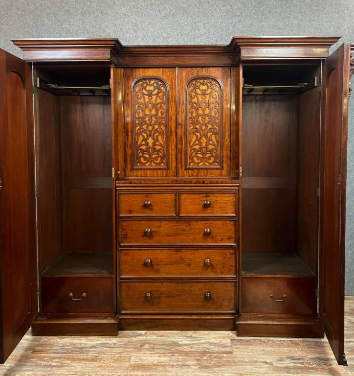 Très rare et luxueux meuble cabinet en acajou époque Napoléon III vers 1850 | Puces Privées