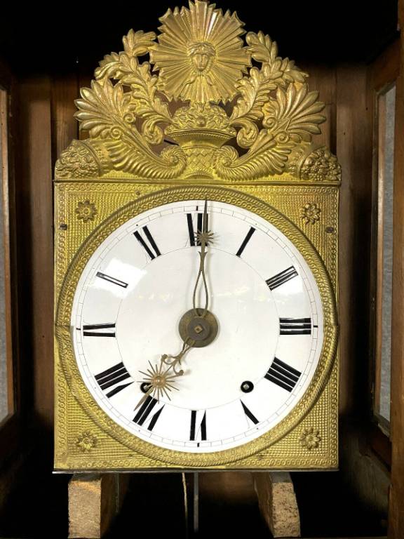 Superbe et grande horloge de parquet époque Empire en noyer massif vers 1800 | Puces Privées
