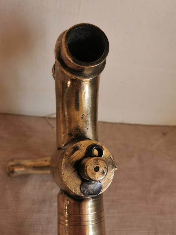 No - 476 - Grand robinet tête de dauphin en bronze  XIX ème siècle pour cuves à vin | Puces Privées