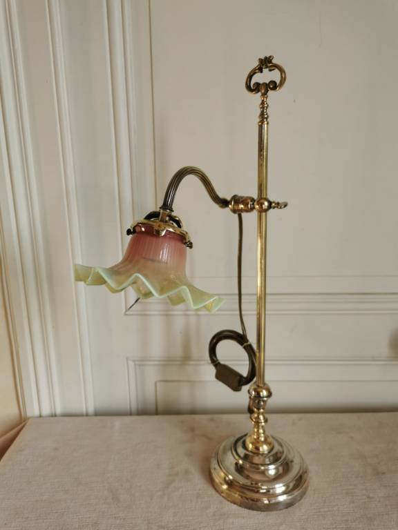 No - -481 - Belle lampe de bureau ou salon en bronze et laiton avec une belle verrerie | Puces Privées
