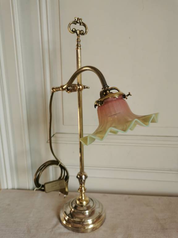 No - -481 - Belle lampe de bureau ou salon en bronze et laiton avec une belle verrerie | Puces Privées