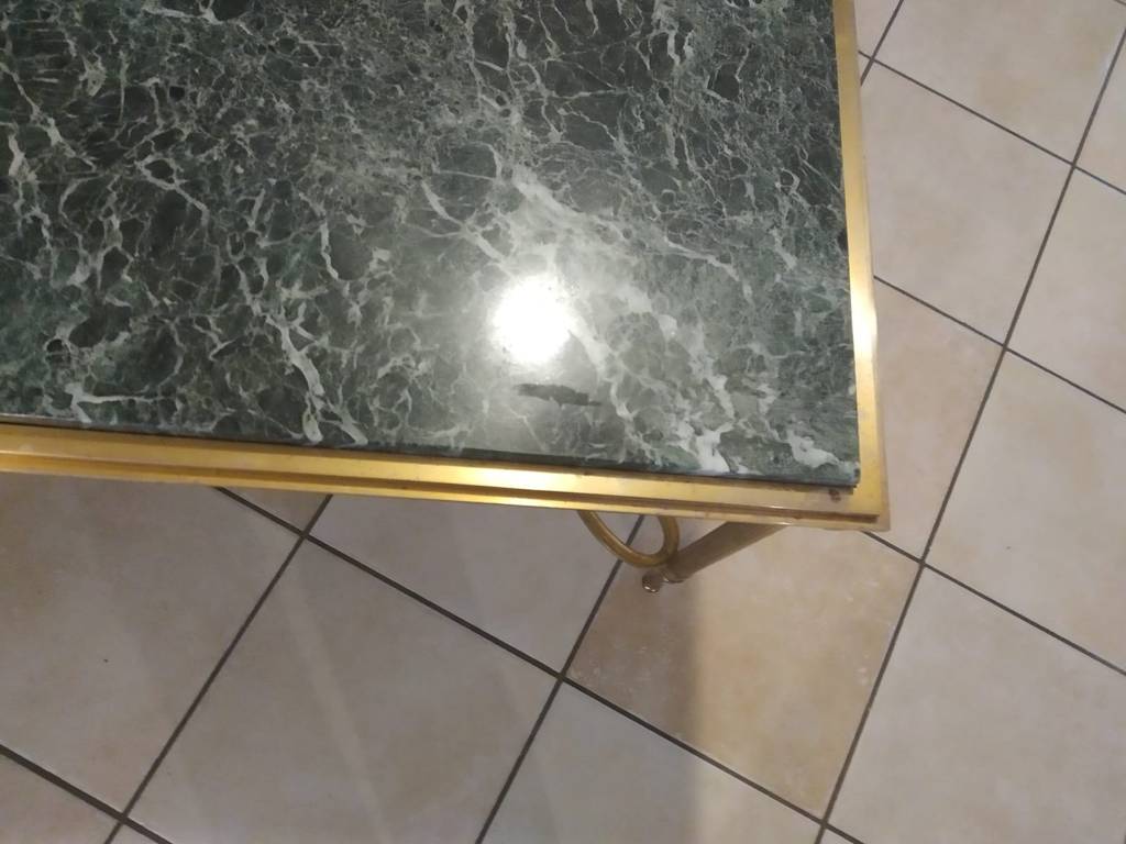 Table basse en laiton et marbre vert. | Puces Privées