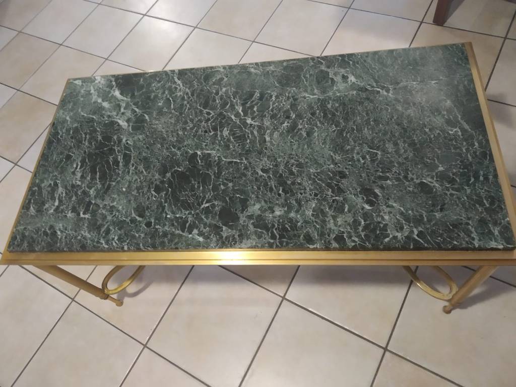 Table basse en laiton et marbre vert. | Puces Privées