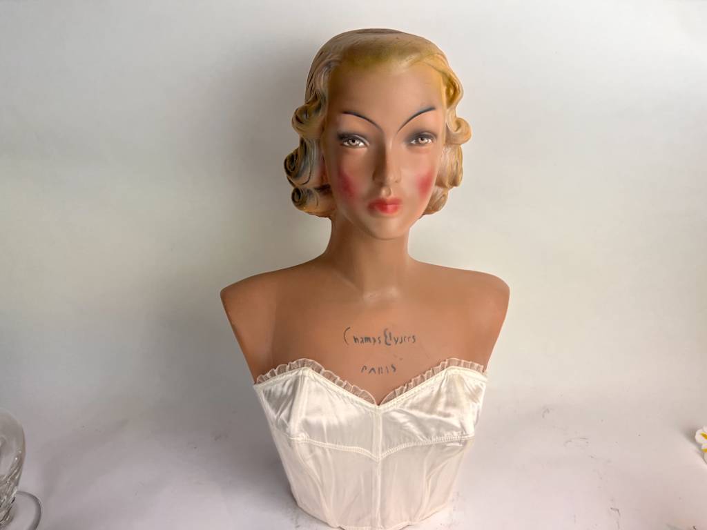 Buste Vintage publicitaire de femme années 50 | Puces Privées