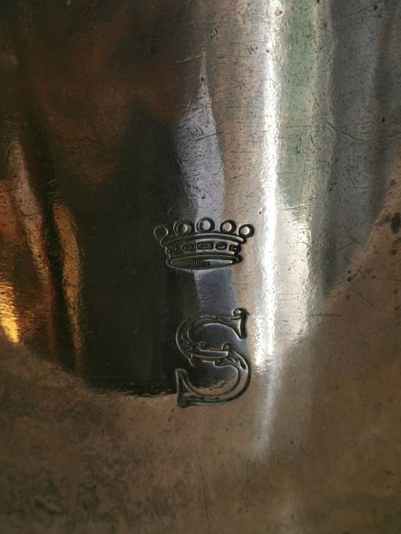 No - 501 - Chaudron couvert en cuivre , marqué d'un S couronné sur le corps et le couvercle | Puces Privées