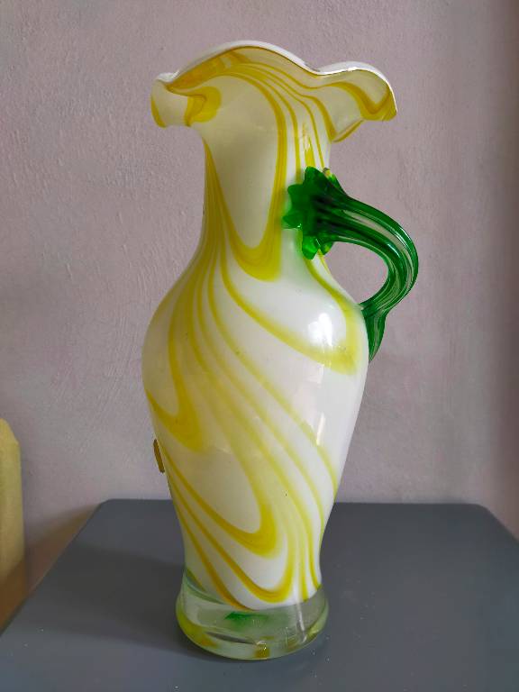 Vase en verre jaune et vert | Puces Privées