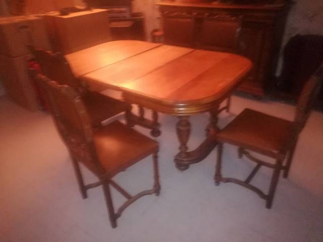 Table salle à manger Sviadocht et 6 chaises en cuir marron | Puces Privées