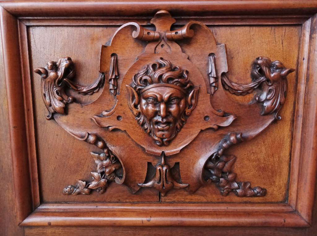 Comptoir Buffet Renaissance en noyer sculpté meuble de métier XIXème | Puces Privées